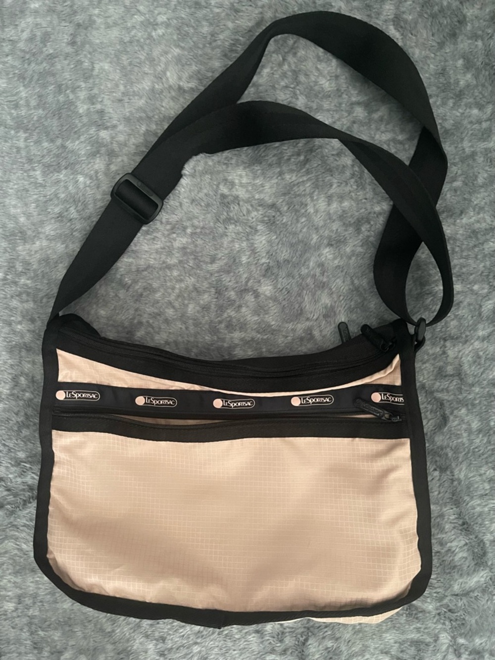 NWOT Lesportsac Beige and Black Messenger Crossbody Bag